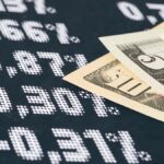 El dólar vuelve a caer en el mundo y se encamina a su mayor retroceso semanal desde abril