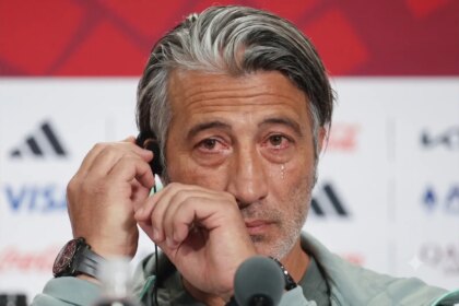El DT de Suiza afirmó que su selección jugó mejor que Argentina y que los perjudicó el arbitraje