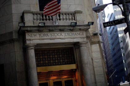Wall Street cae por la nueva escalada entre EEUU e Irán y deja en segundo plano a las tecnológicas