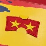 En España no pudieron esperar y regalan camisetas con las 2 estrellas que anticipa un triunfo frente a Argentina