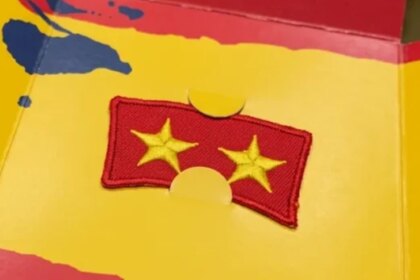 En España no pudieron esperar y regalan camisetas con las 2 estrellas que anticipa un triunfo frente a Argentina