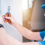 Cuánto cobran un albañil, un electricista y un plomero por su trabajo en julio 2026
