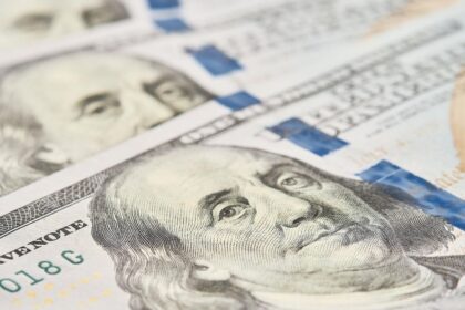El dólar oficial estiró el rebote, aunque encadenó su segunda baja semanal consecutiva