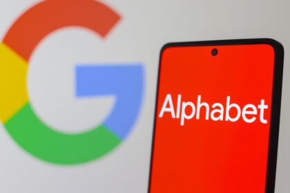 Alphabet da un salto en la bolsa motivado por nuevo chip de inteligencia artificial