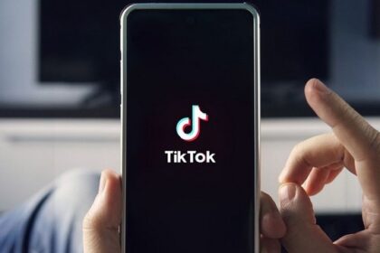 La Unión Europea amenaza con multar a TikTok si no protege mejor a sus usuarios menores