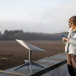 Por qué ya no habrá que “luchar” con la antena de Starlink para tener Internet satelital rápida