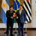 Milei se reunió con Tarcísio de Freitas en San Pablo y fue condecorado con la Orden de Ipiranga