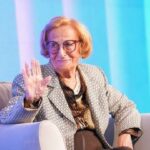 Tiene 101 años, maneja y traba todos los días y se volvió una sensación en las redes sociales