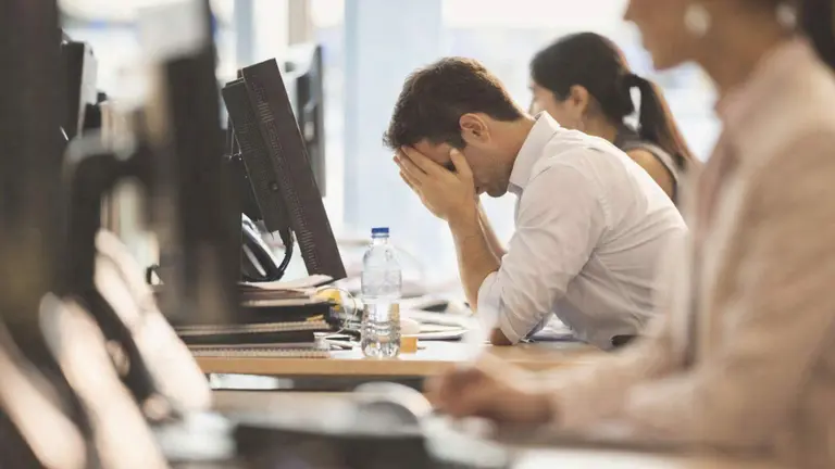 Se perdieron casi 150.000 trabajadores registrados en un año y los nuevos monotributistas no llegan ni a un tercio