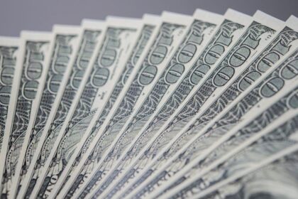 Dólar: se pone a prueba el techo de $1.500 entre el fin de la racha compradora del BCRA y vencimientos de Lelink