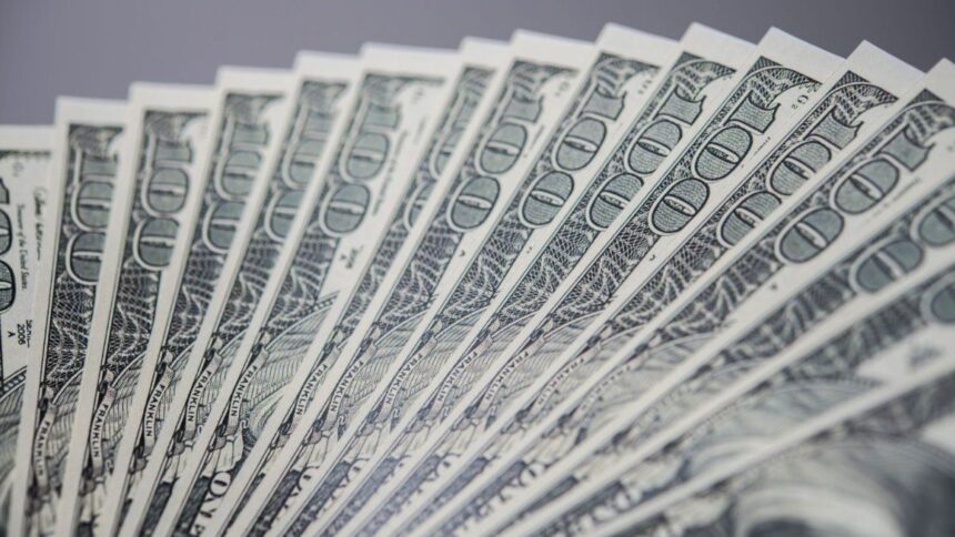 Dólar: se pone a prueba el techo de $1.500 entre el fin de la racha compradora del BCRA y vencimientos de Lelink