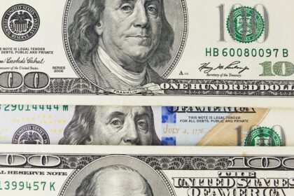 El dólar oficial encadenó su tercera caída consecutiva, y tuvo en julio el menor avance en 4 meses