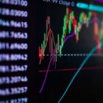 Los bonos en dólares trepan hasta 1,1% y el riesgo país toca mínimos en casi tres semanas