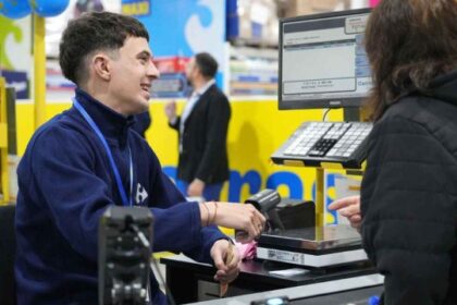 Cuál es el sueldo más bajo que cobrará un trabajador de Coto o Carrefour en agosto
