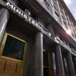 Deuda: Economía enfrenta vencimientos por $21 billones en agosto y se prepara para el primer test del mes
