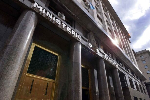 Deuda: Economía enfrenta vencimientos por $21 billones en agosto y se prepara para el primer test del mes