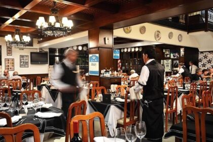 Sueldo gastronómicos hoteleros: cuánto cobran en agosto y septiembre 2026 y qué pasará en octubre