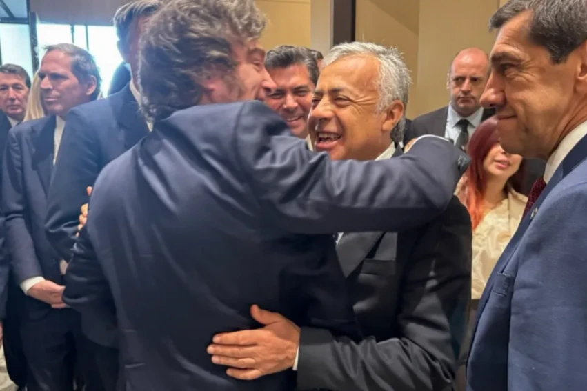 Cornejo viaja a Buenos Aires y podría reunirse con Milei en medio de las negociaciones electorales