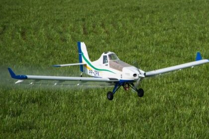 Un avión brasileño que no usa nafta llega al país y empezará a volar con biocombustible argentino