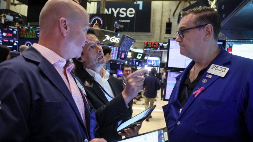 Wall Street cerró en rojo ante la incertidumbre en Medio Oriente y a la espera de las actas de la Fed
