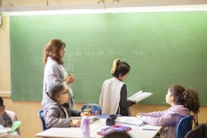 Solo 50% de los chicos termina el colegio con conocimientos suficientes de Matemática y Lengua