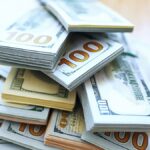 Dólar: el Gobierno sostiene la barrera cambiaria y la city proyecta una suba moderada hacia fin de año