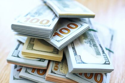 Dólar: el Gobierno sostiene la barrera cambiaria y la city proyecta una suba moderada hacia fin de año