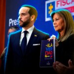 De la Espriella entregó a la Fiscalía de Colombia un informe de 135 páginas sobre la corrupción del Gobierno de Petro