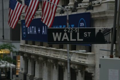 Wall Street no logra sostener el rebote: cae por la baja de los bonos del Tesoro y el rebote del petróleo