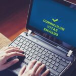 De las plataformas a los contactos, cómo buscan trabajo los argentinos y los canales más efectivos