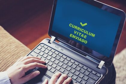 De las plataformas a los contactos, cómo buscan trabajo los argentinos y los canales más efectivos