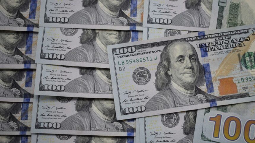 El dólar blue volvió a subir en la semana y lleva casi dos meses por encima del MEP