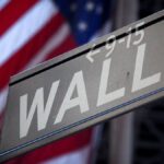 Wall Street subió impulsada por las acciones de materiales y cripto, mientras los bonos siguieron bajo presión
