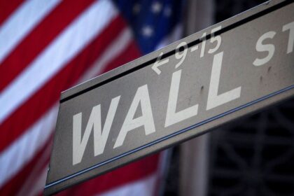 Wall Street subió impulsada por las acciones de materiales y cripto, mientras los bonos siguieron bajo presión