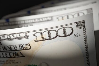 El dólar mayorista recuperó toda la caída de la semana previa y cerró contra las cuerdas del umbral de $1.500