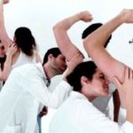 Desde oler axilas hasta trabajar con halcones, los 8 trabajos más raros que existen