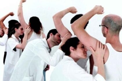 Desde oler axilas hasta trabajar con halcones, los 8 trabajos más raros que existen