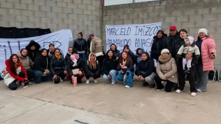 Empresario comunicó entre lágrimas el cierre de dos fábricas y los 120 despidos y culpó a 
