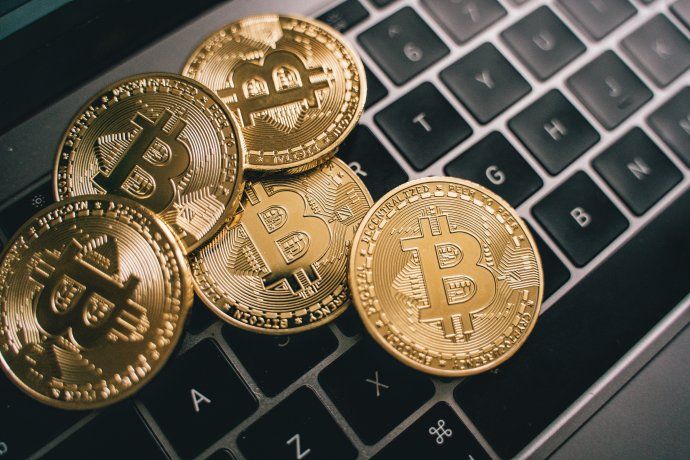 Bitcoin sufrió caídas superiores al 80% en anteriores ciclos bajistas, incluida una contracción del 84% entre diciembre de 2017 y diciembre de 2018. Bitcoin sufrió caídas superiores al 80% en anteriores ciclos bajistas, incluida una contracción del 84% entre diciembre de 2017 y diciembre de 2018.