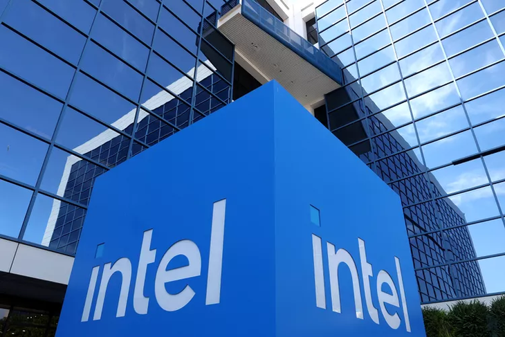 Las acciones de Intel cerraron recientemente por encima de su media móvil de 100 días por primera vez desde fines de julio.