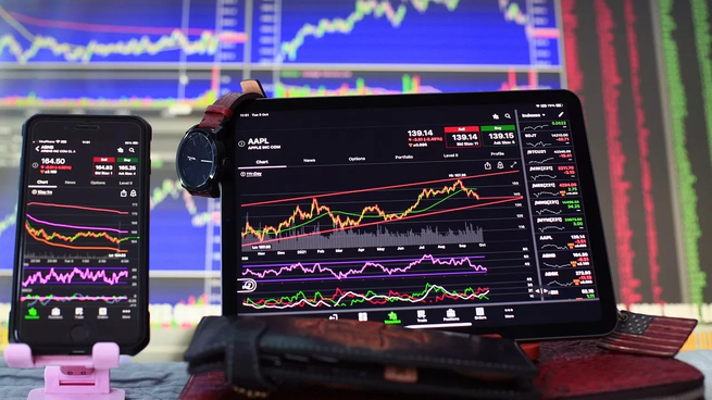 Índice Kospi: Se disparó casi 18% tras desplomarse 17% en días previos.