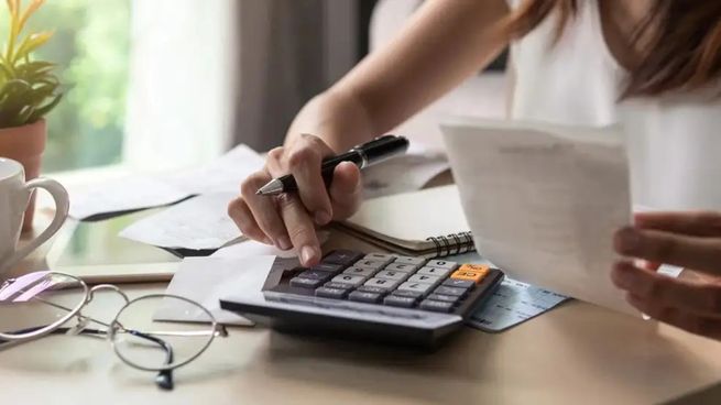 El programa permitirá refinanciar deudas de tarjetas y préstamos personales con plazos de al menos 24 meses y una TNA fija máxima del 35%.