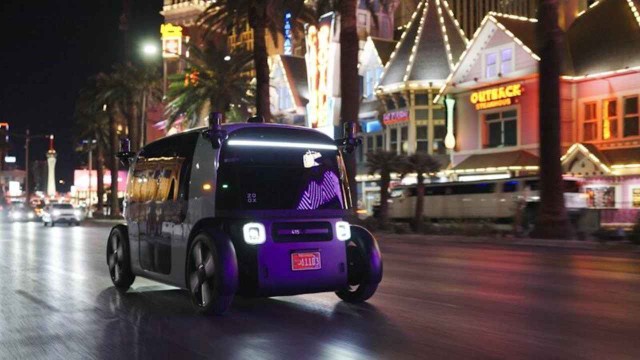 Uber recorta 3.300 empleos e invertirá u$s10.000 millones para competir con robotaxis