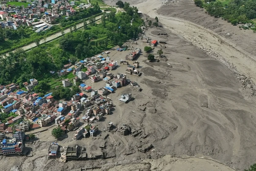 Nepal enfrenta una tragedia de más de 1.200 muertos y miles de desaparecidos una semana después de las inundaciones