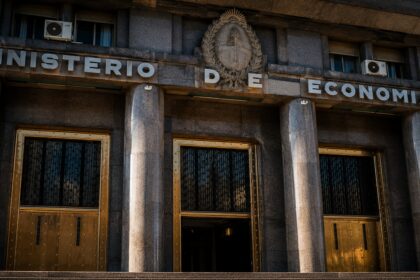 Deuda en pesos: Economía enfrenta vencimientos por más de $20 billones en septiembre, ¿qué espera el mercado?
