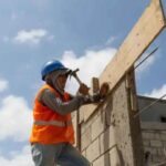 Cuánto cobran un albañil, un electricista y un plomero por su trabajo en septiembre 2026
