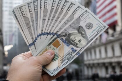 El dólar blue bajó $5 y la brecha perforó el 2% a mínimos de dos meses