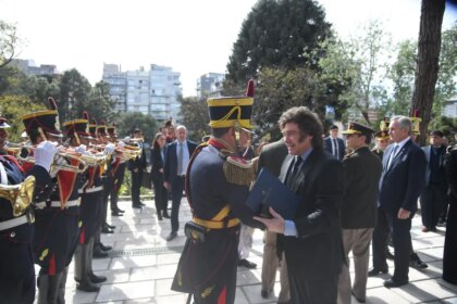 Milei inauguró el Museo de Granaderos y reivindicó la defensa de la soberanía argentina