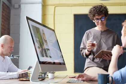 Las 10 habilidades “humanas” que la IA no puede replicar y que garantizan el éxito laboral