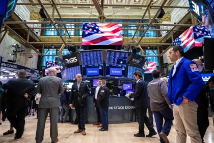 Wall Street cerró en rojo: las tasas a 10 años tocaron máximos de casi 20 años y el petróleo saltó más de 4%